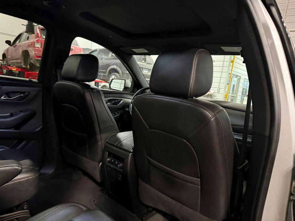 used 2022 Chevrolet Traverse car, priced at $22,756