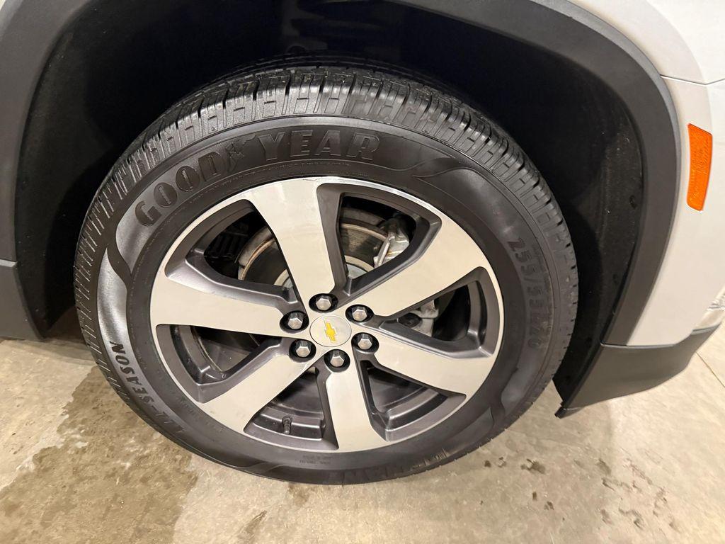 used 2022 Chevrolet Traverse car, priced at $22,756