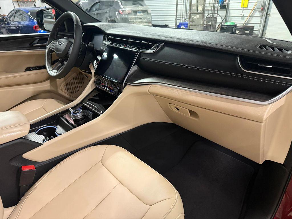 used 2024 Jeep Grand Cherokee car, priced at $34,421