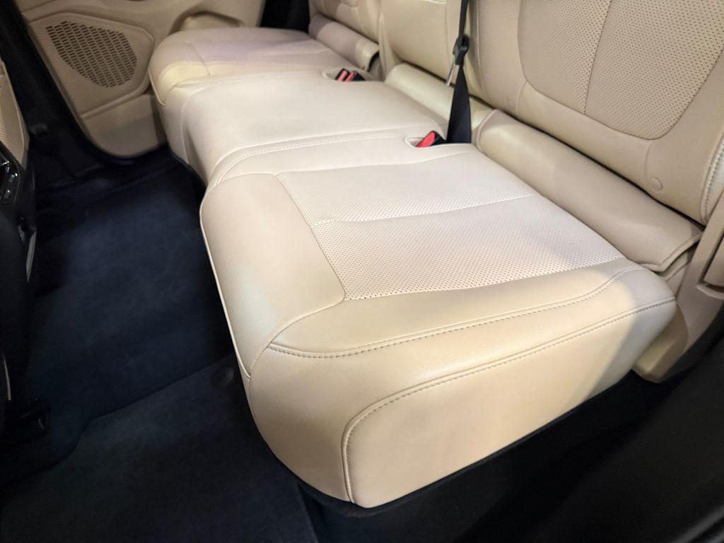 used 2025 Jeep Grand Cherokee car, priced at $39,428