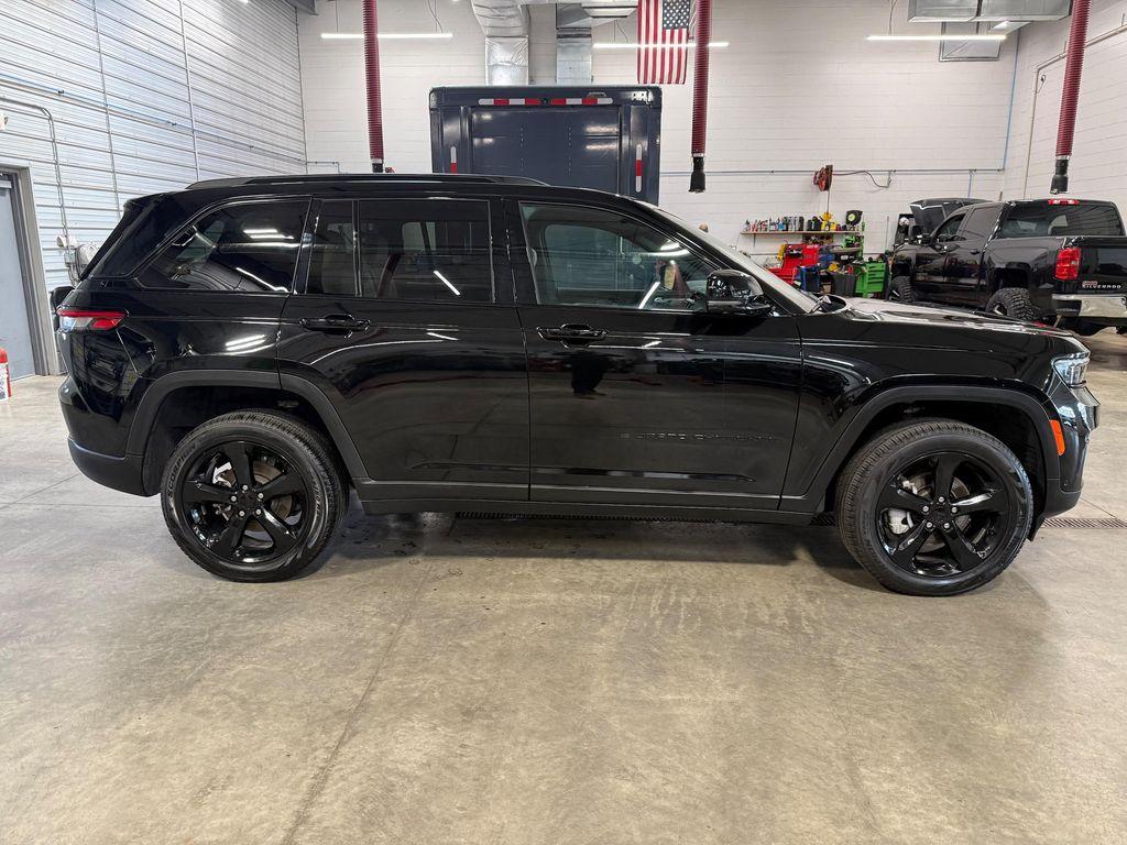 used 2025 Jeep Grand Cherokee car, priced at $39,428