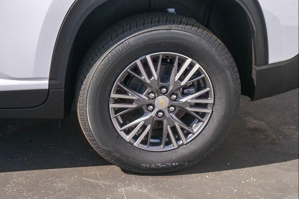 new 2026 Chevrolet Traverse car, priced at $43,445