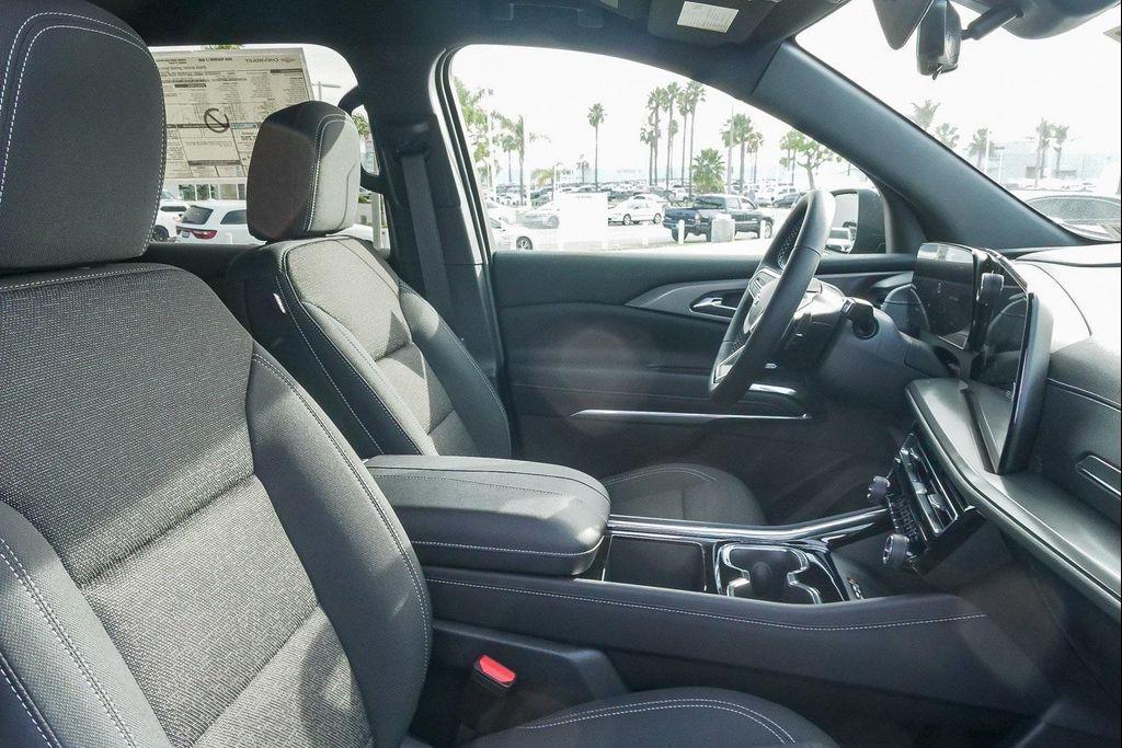 new 2026 Chevrolet Traverse car, priced at $46,725