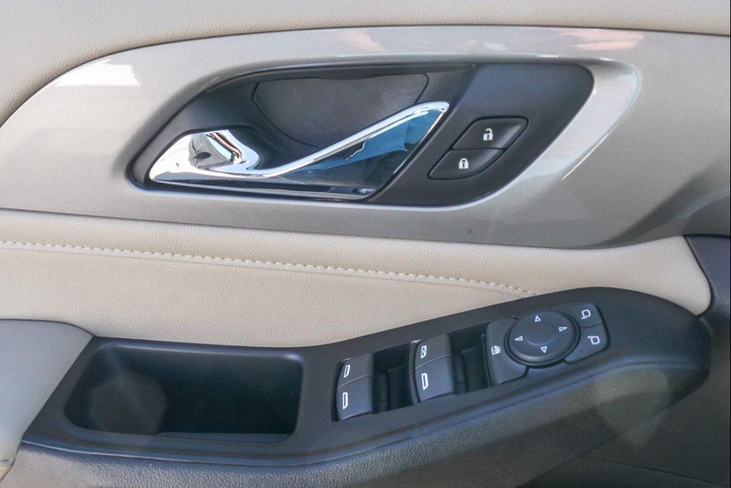 used 2023 Chevrolet Traverse car, priced at $26,483