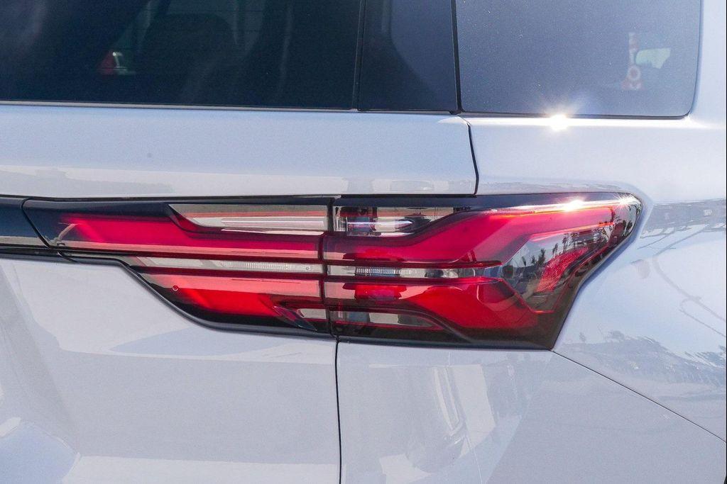 used 2023 Chevrolet Traverse car, priced at $26,483