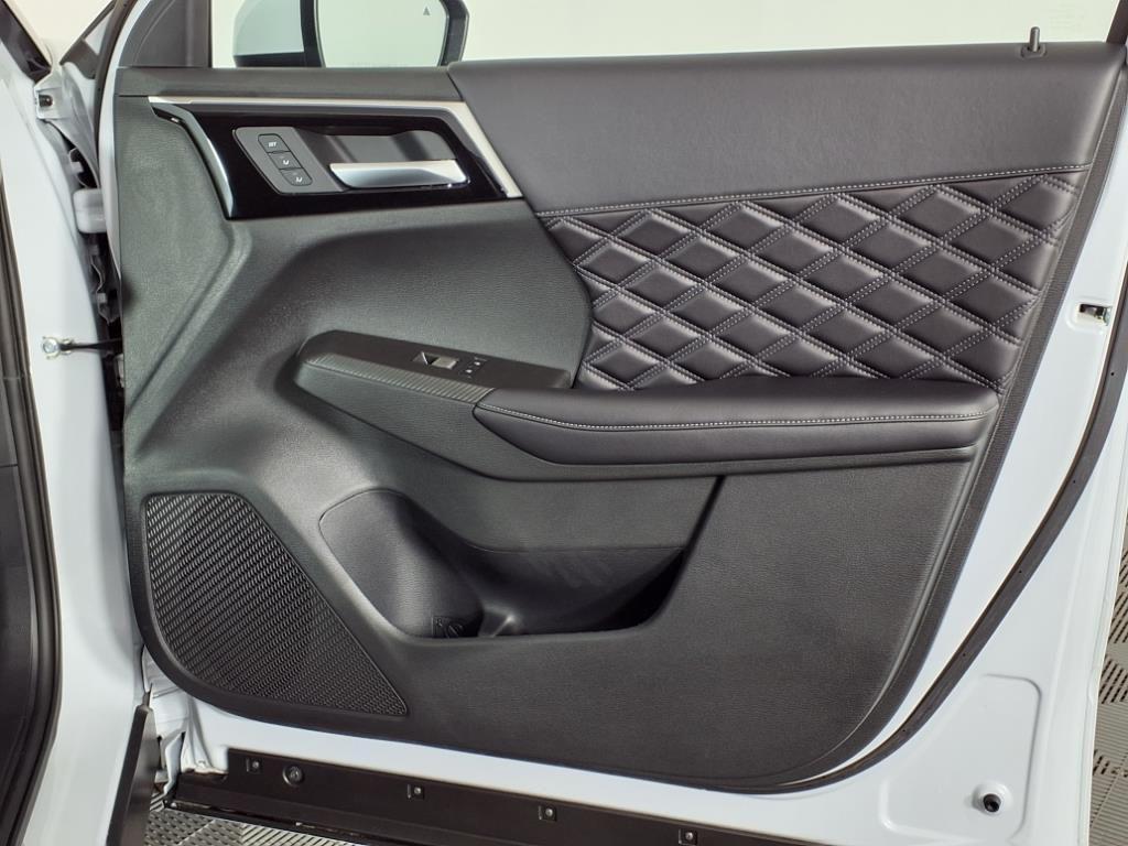 new 2025 Mitsubishi Outlander PHEV car, priced at $39,605