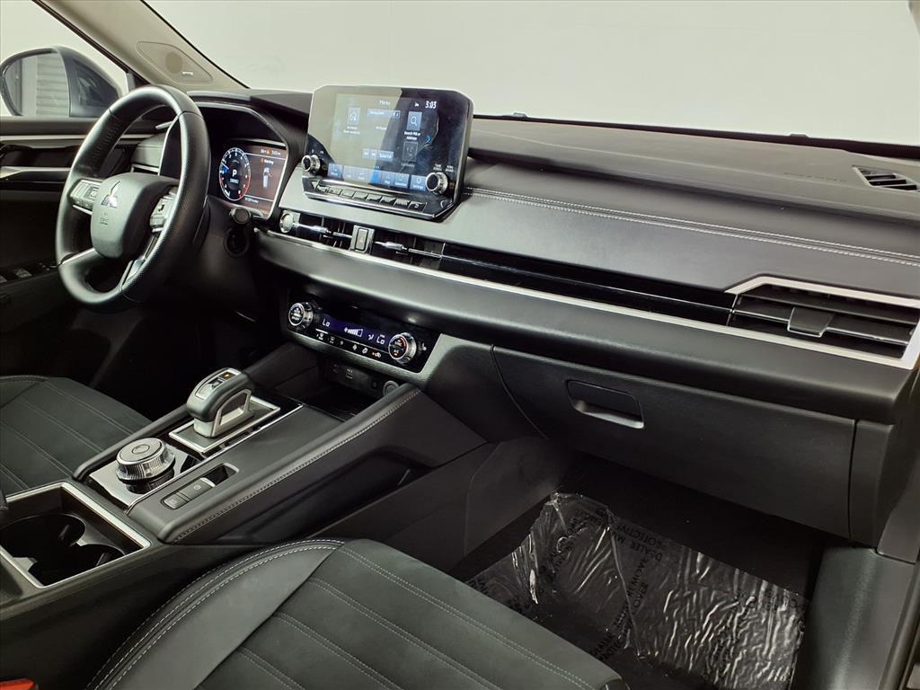 new 2024 Mitsubishi Outlander car, priced at $33,406