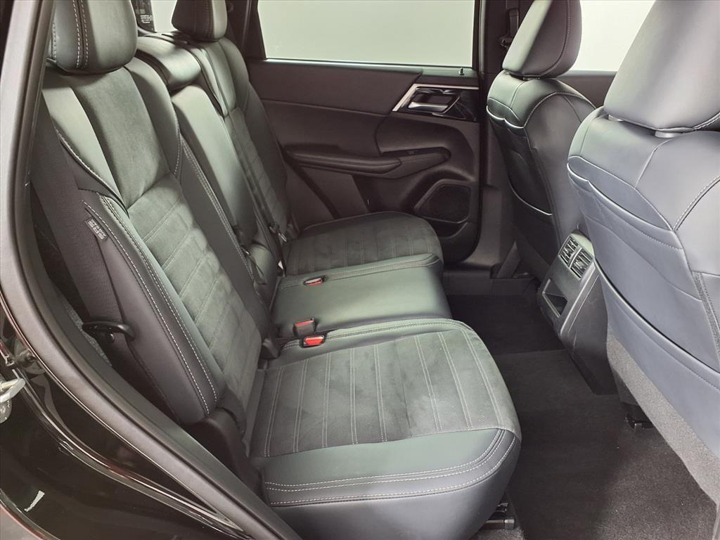 new 2024 Mitsubishi Outlander car, priced at $33,406