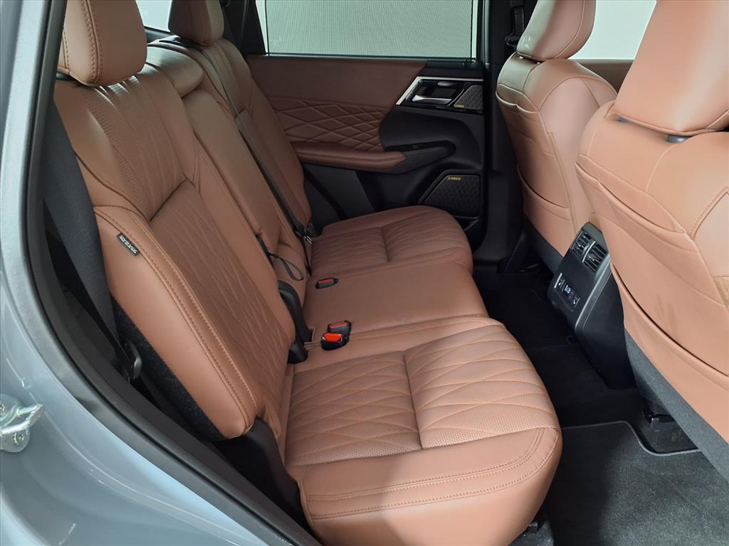 new 2025 Mitsubishi Outlander car, priced at $35,393