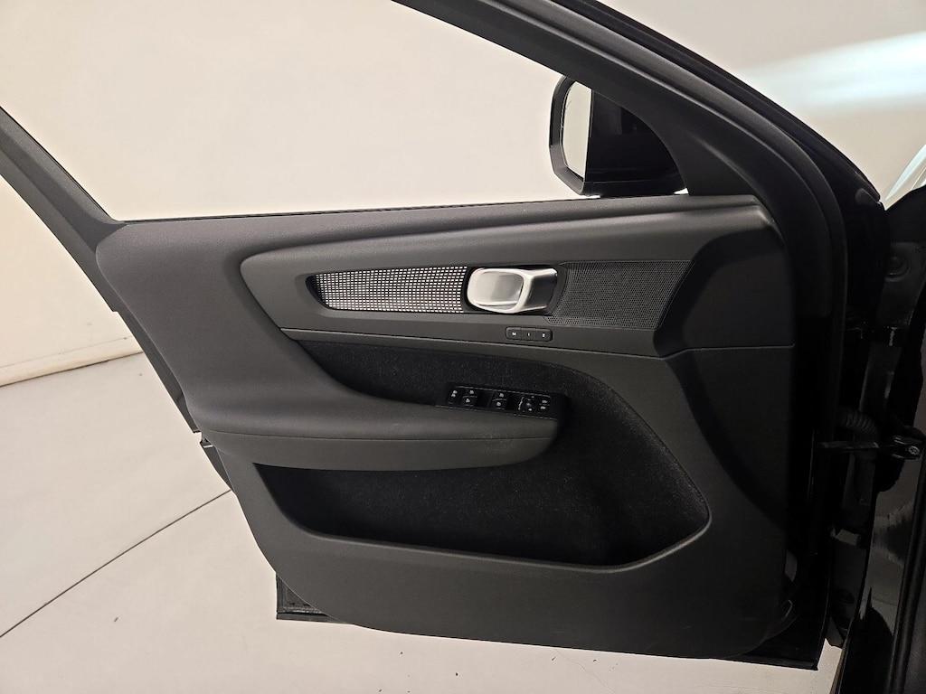 used 2021 Volvo XC40 car, priced at $24,998