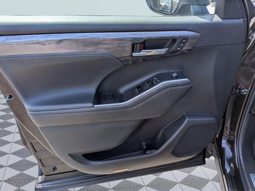 used 2022 Toyota Highlander Hybrid car, priced at $38,888