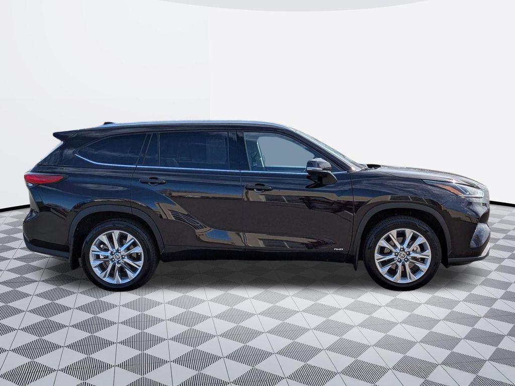 used 2022 Toyota Highlander Hybrid car, priced at $38,888