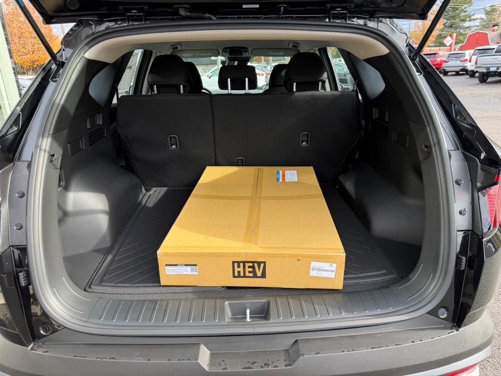 new 2026 Hyundai TUCSON Hybrid car, priced at $33,929