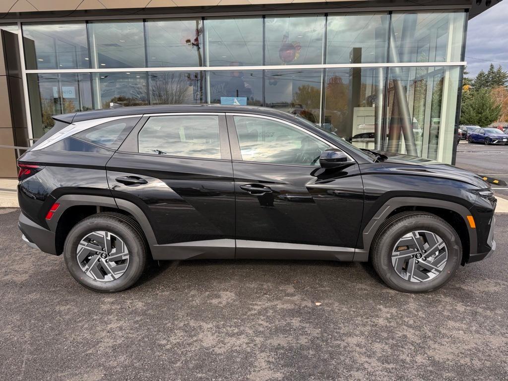 new 2026 Hyundai TUCSON Hybrid car, priced at $33,929