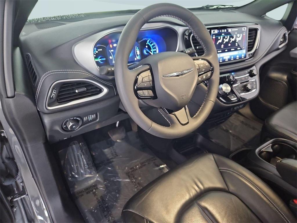 used 2022 Chrysler Pacifica Hybrid car, priced at $27,890