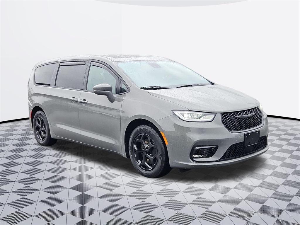 used 2022 Chrysler Pacifica Hybrid car, priced at $27,890