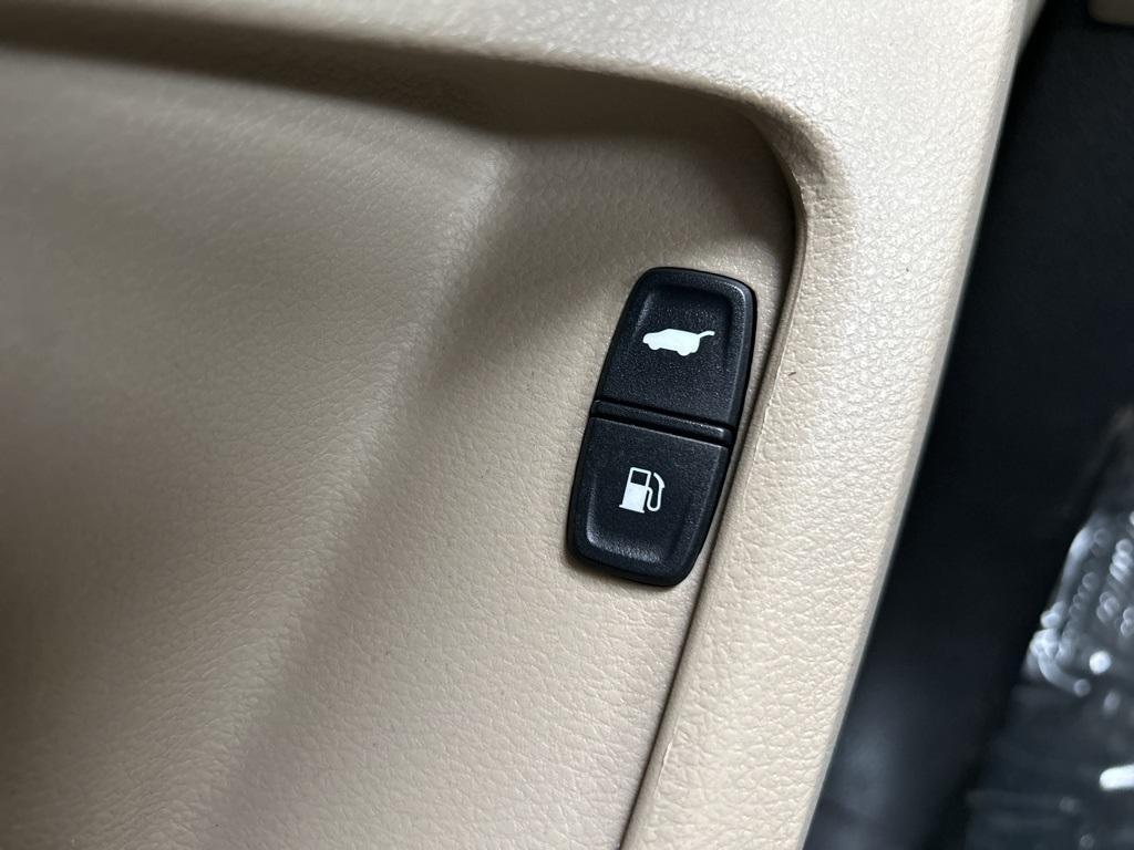 used 2016 Acura MDX car, priced at $13,129