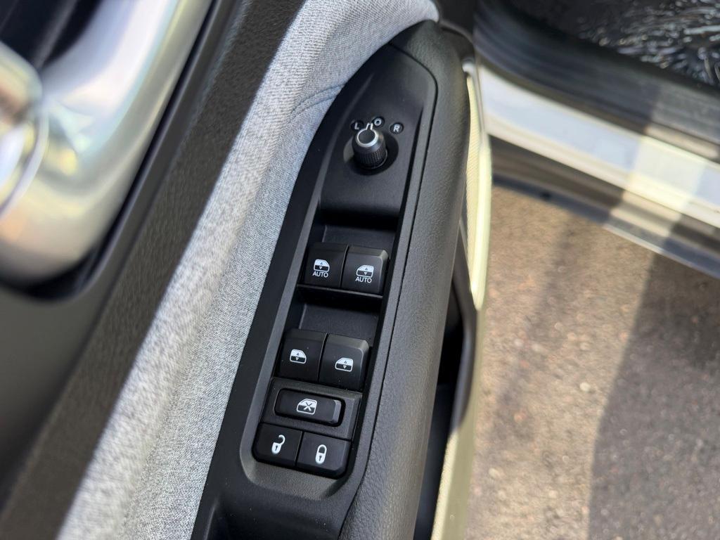 used 2024 Jeep Compass car, priced at $18,895