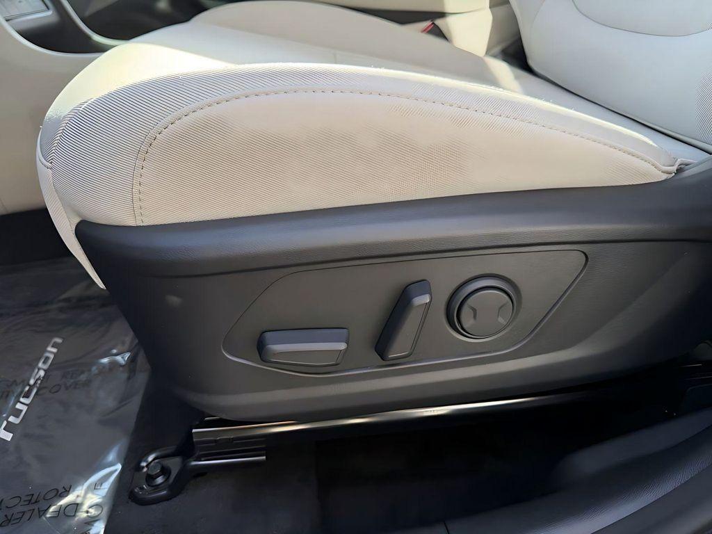 new 2026 Hyundai TUCSON Hybrid car, priced at $32,606