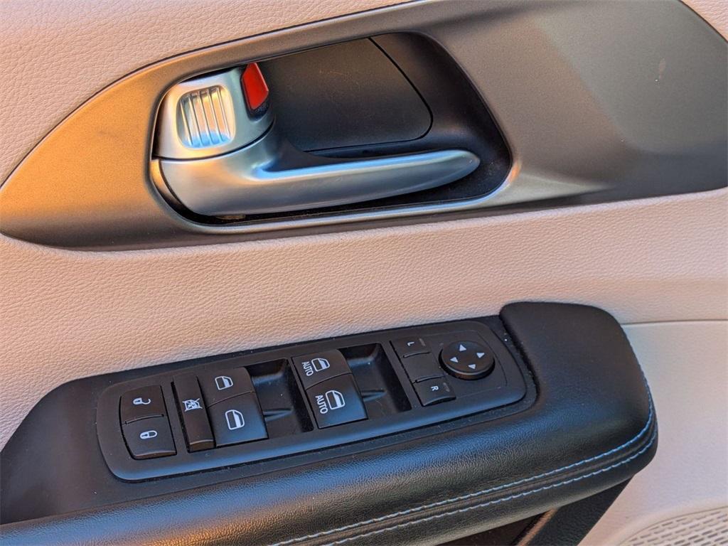 used 2021 Chrysler Pacifica car, priced at $18,888