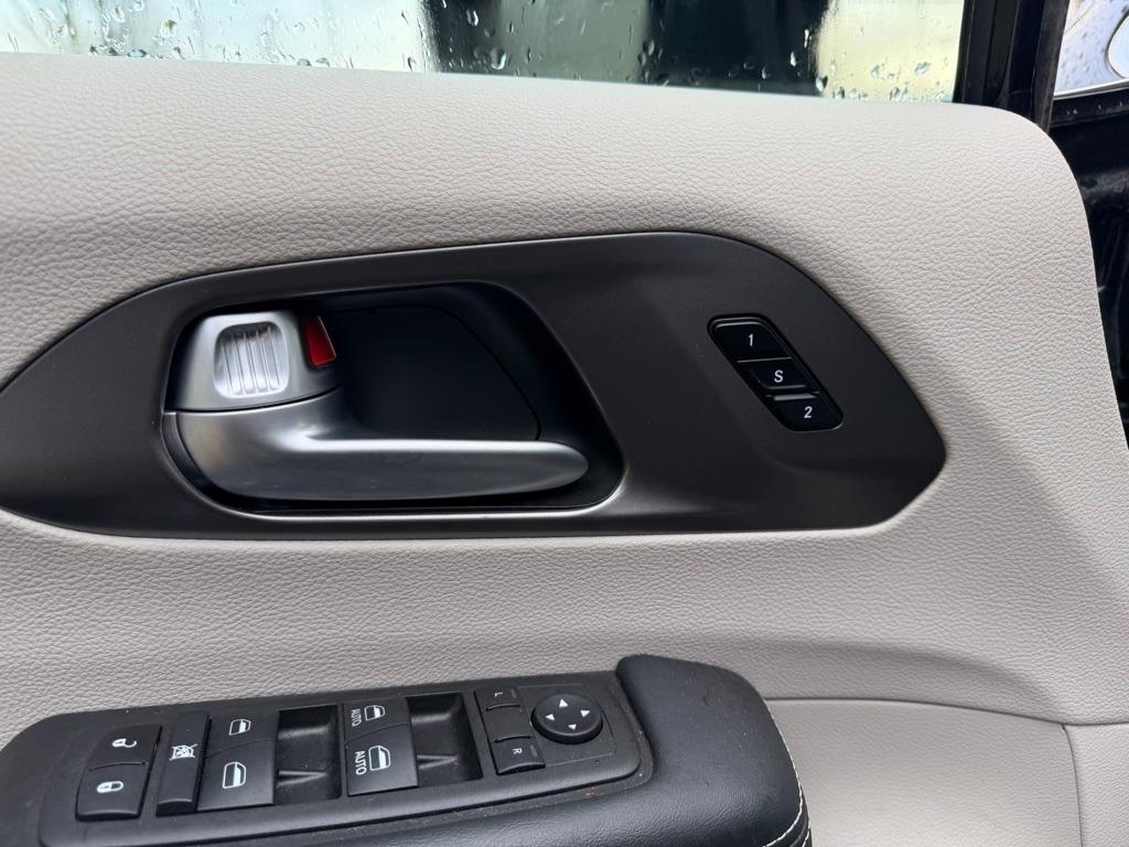 used 2024 Chrysler Pacifica car, priced at $28,129