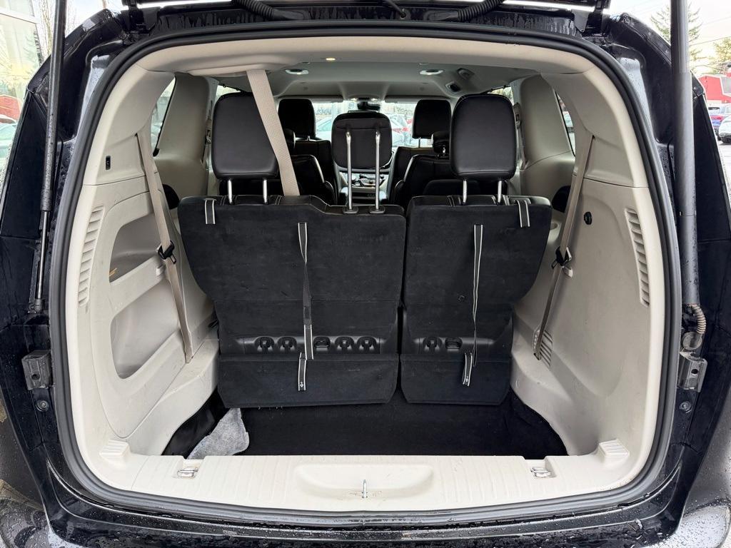 used 2024 Chrysler Pacifica car, priced at $28,129