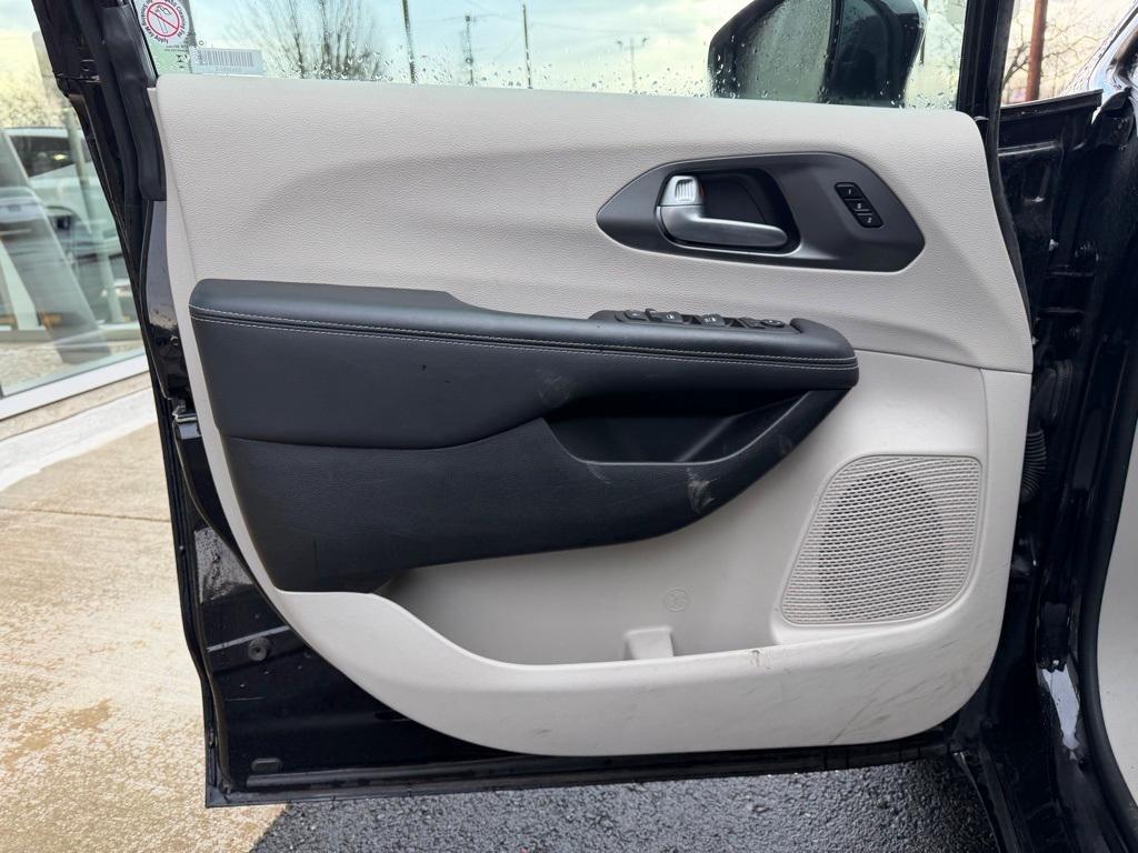 used 2024 Chrysler Pacifica car, priced at $28,129