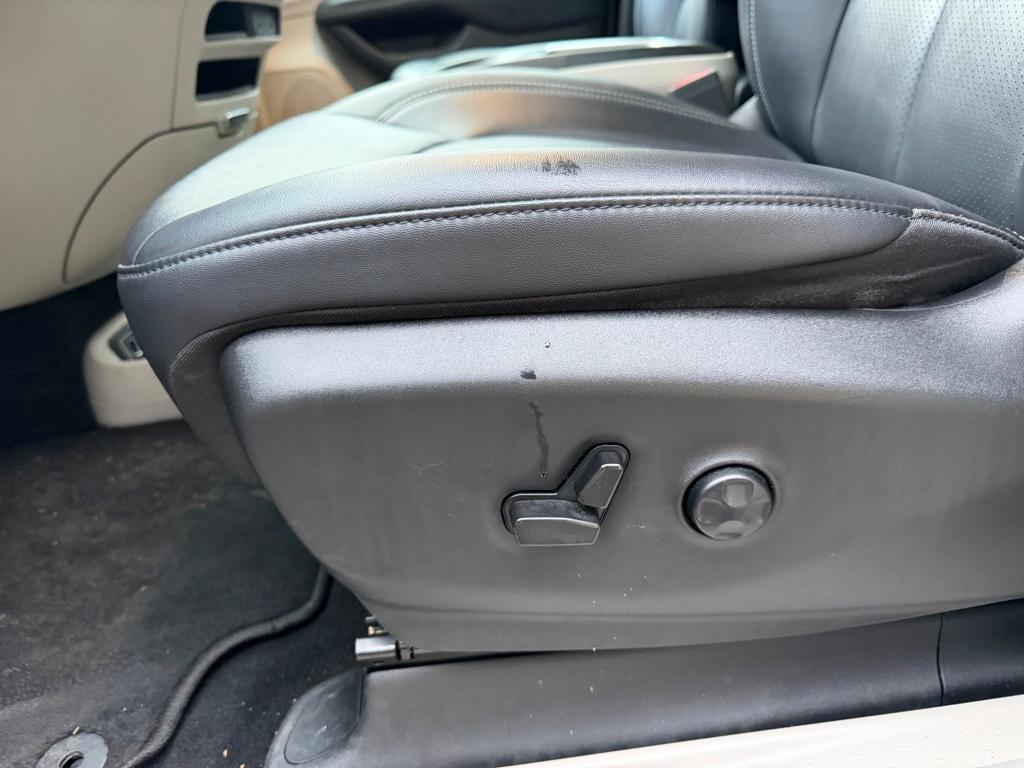 used 2024 Chrysler Pacifica car, priced at $28,129