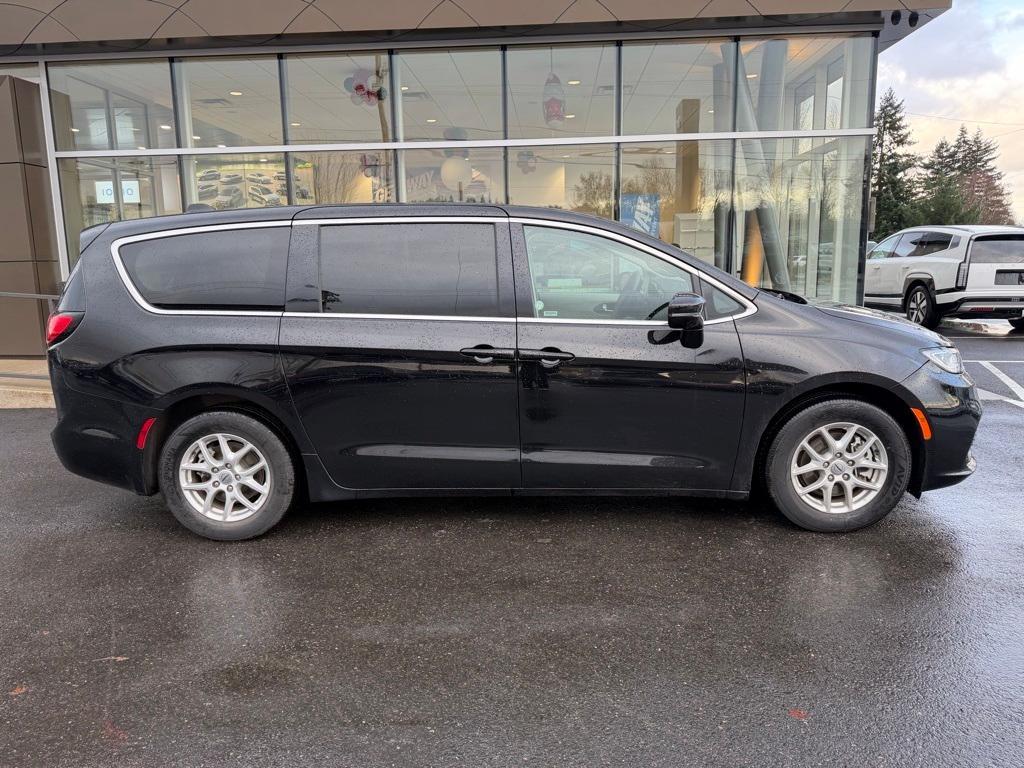 used 2024 Chrysler Pacifica car, priced at $28,129