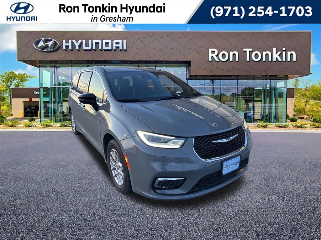 used 2025 Chrysler Pacifica car, priced at $30,998