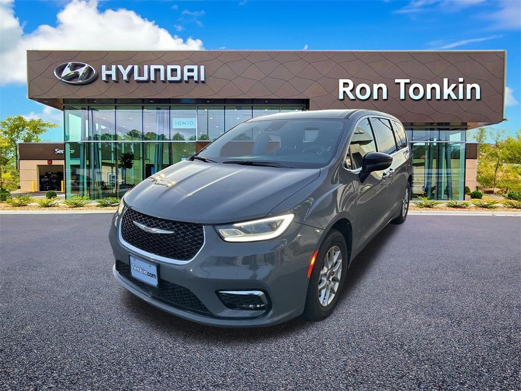 used 2025 Chrysler Pacifica car, priced at $30,998