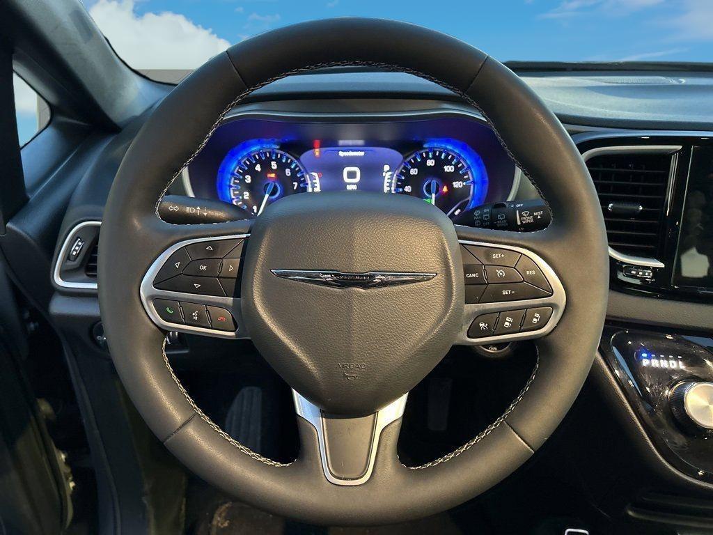 used 2025 Chrysler Pacifica car, priced at $30,998