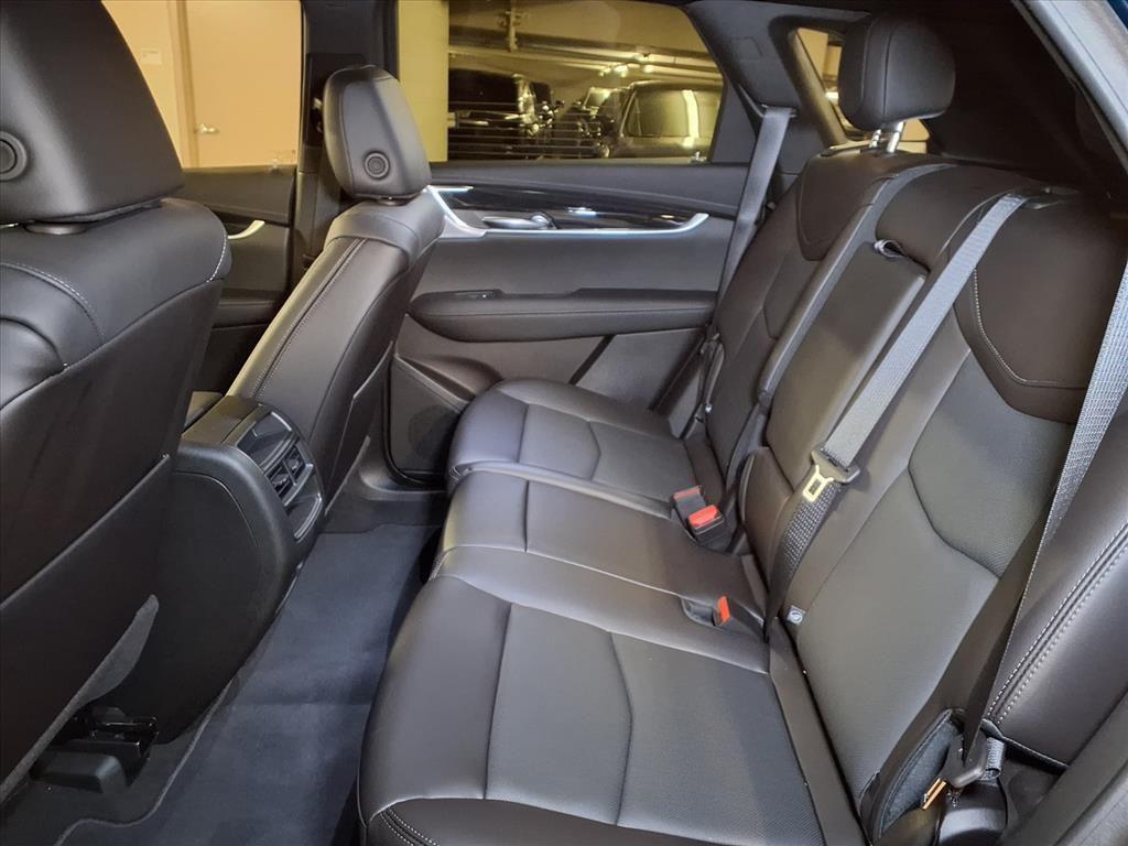 new 2025 Cadillac XT5 car
