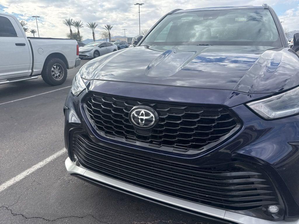 used 2021 Toyota Highlander car, priced at $32,654
