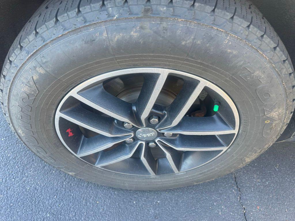 used 2014 Jeep Grand Cherokee car, priced at $11,814