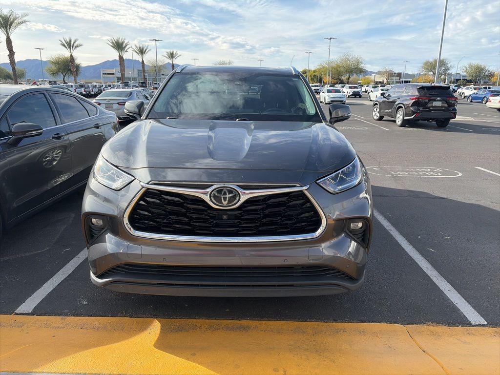 used 2021 Toyota Highlander car, priced at $27,369