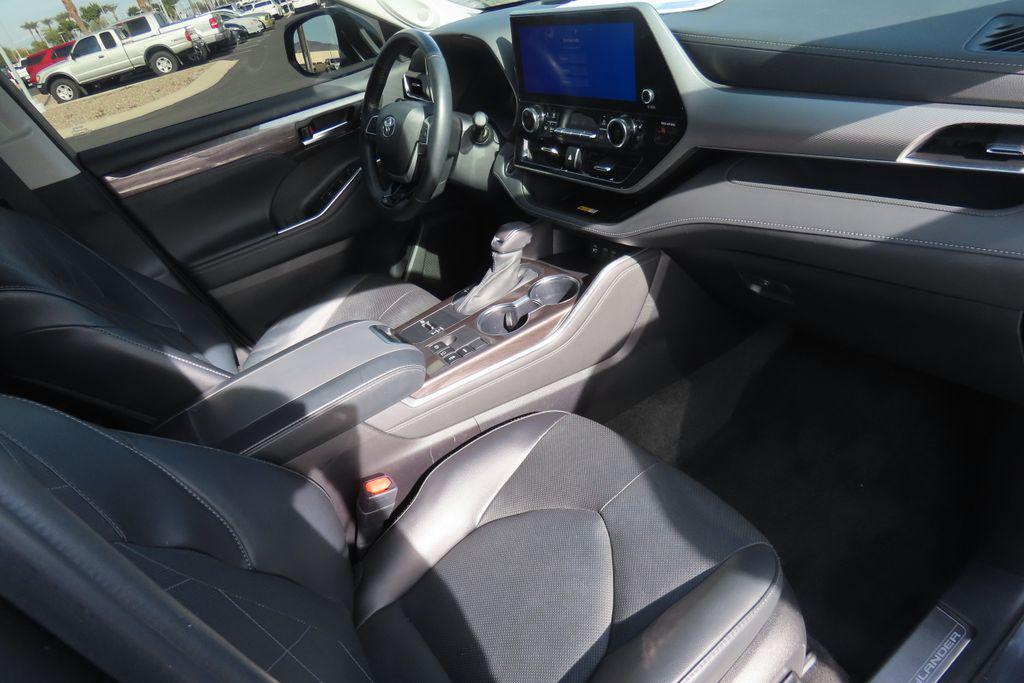 used 2024 Toyota Highlander car, priced at $40,991