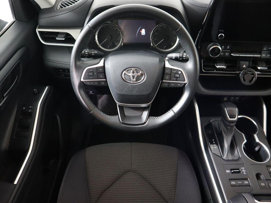 used 2023 Toyota Highlander car, priced at $32,021