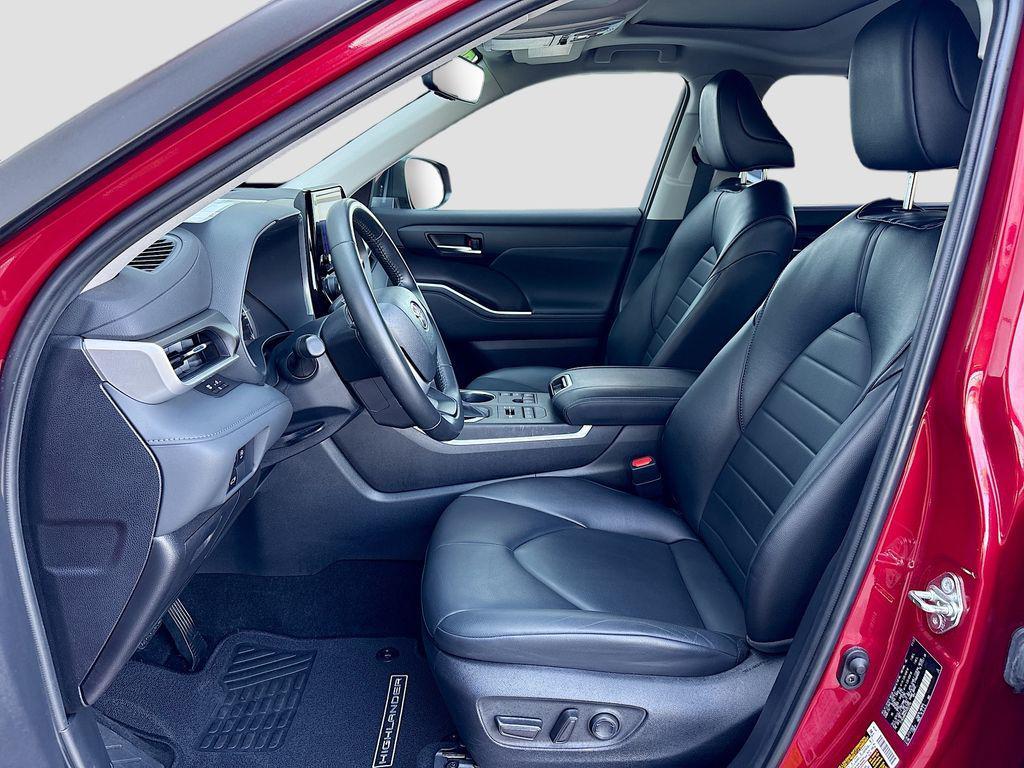 used 2023 Toyota Highlander car, priced at $38,654
