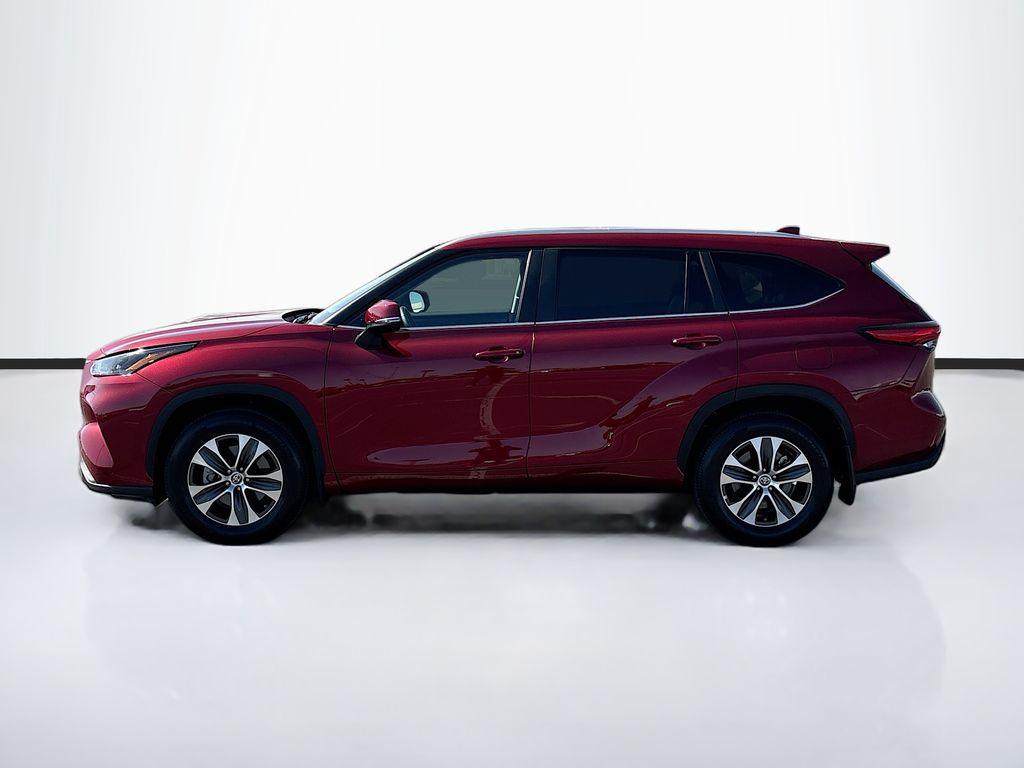 used 2023 Toyota Highlander car, priced at $38,654