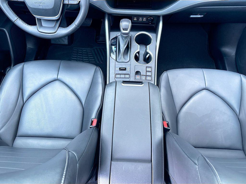 used 2023 Toyota Highlander car, priced at $38,654