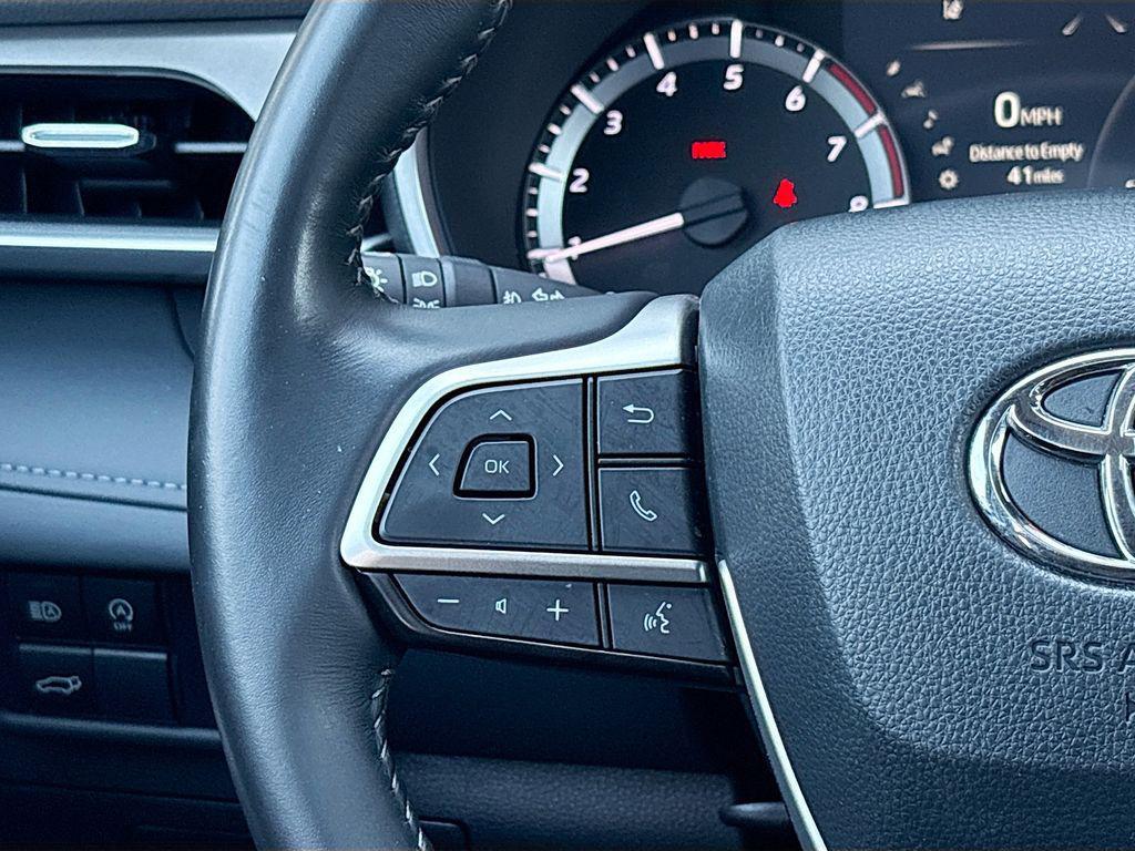 used 2023 Toyota Highlander car, priced at $38,654