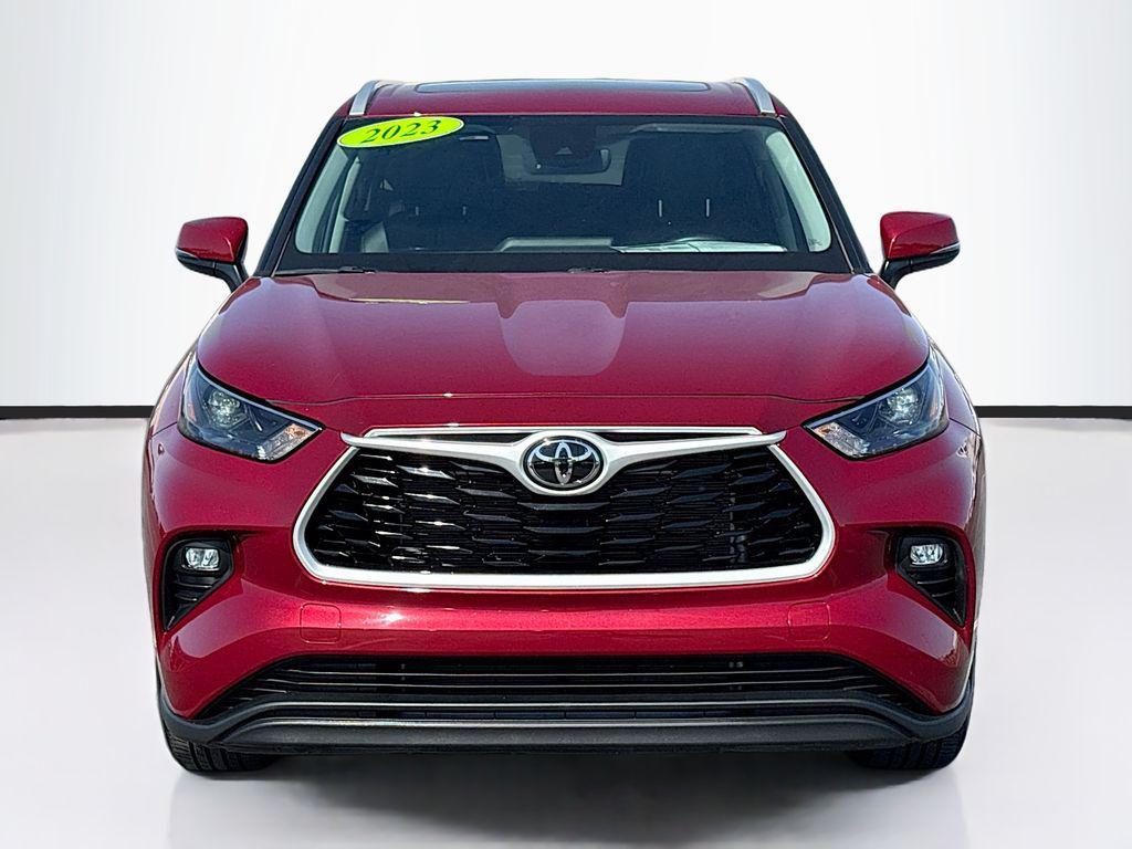 used 2023 Toyota Highlander car, priced at $38,654