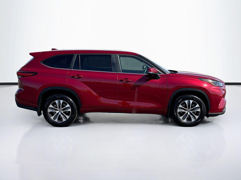 used 2023 Toyota Highlander car, priced at $38,654