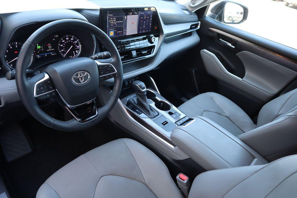 used 2020 Toyota Highlander car, priced at $28,470