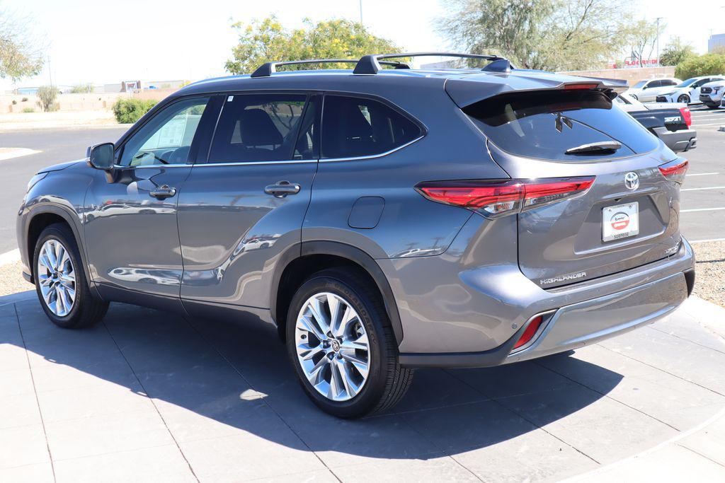 used 2020 Toyota Highlander car, priced at $28,470