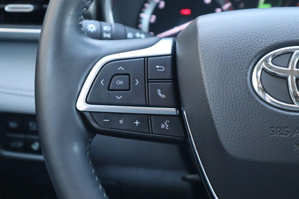 used 2020 Toyota Highlander car, priced at $28,470