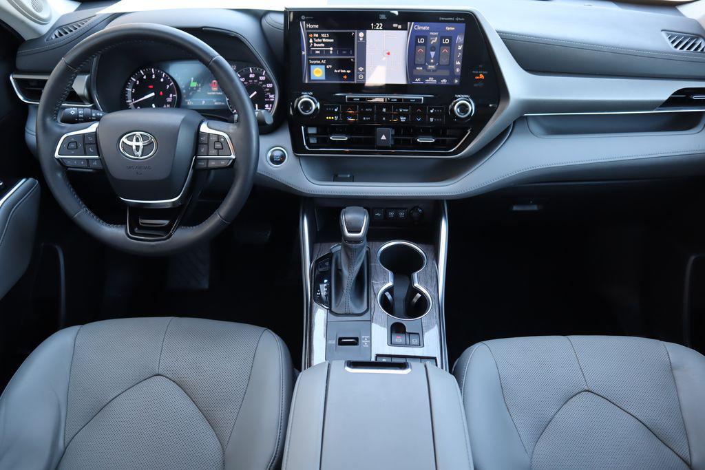 used 2020 Toyota Highlander car, priced at $28,470