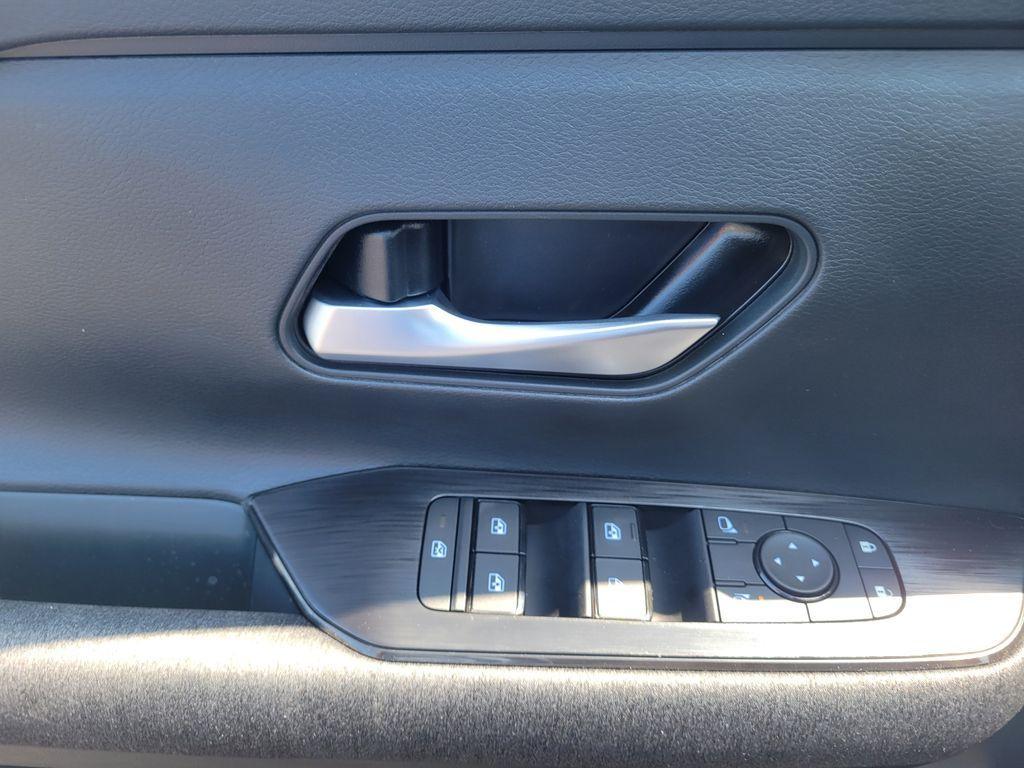 new 2025 Nissan Kicks car, priced at $27,380