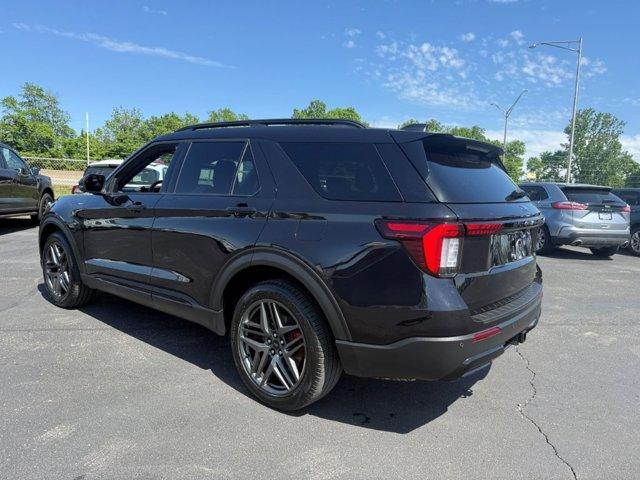used 2025 Ford Explorer car, priced at $39,999